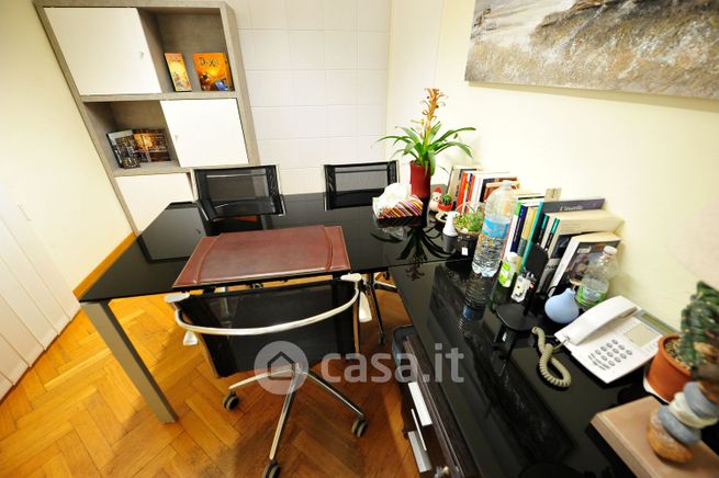 Ufficio in commerciale in Piazza IV Novembre 4