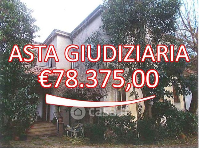 Casa bi/trifamiliare in residenziale in Via Mazzarolli 16