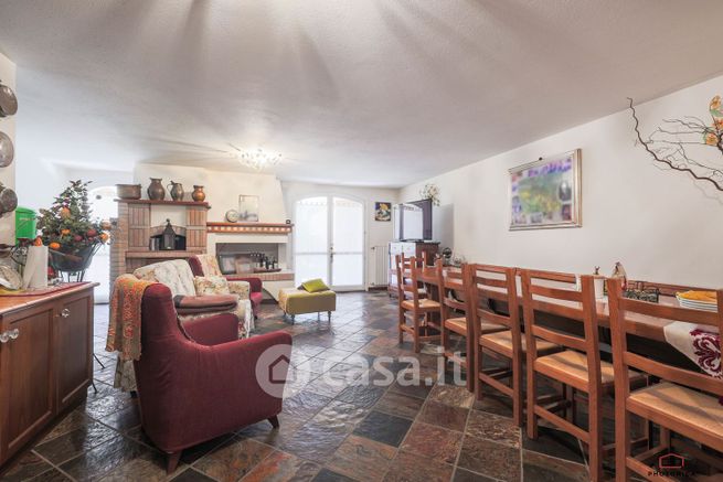 Casa bi/trifamiliare in residenziale in Via Fratelli Ballardini 22