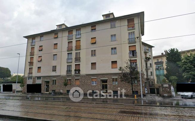 Capannone in commerciale in Via del Sansovino 8
