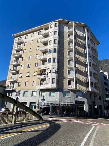 Ufficio in commerciale in Lungomallero Armando Diaz 38