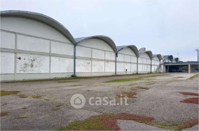 Capannone in commerciale in Via Carlo Eppi