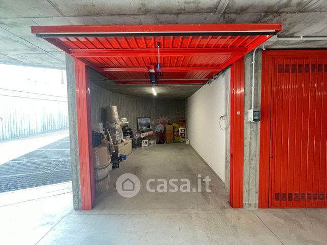 Box/posto auto in residenziale in Via Capitano G. B. Gazzolo 10