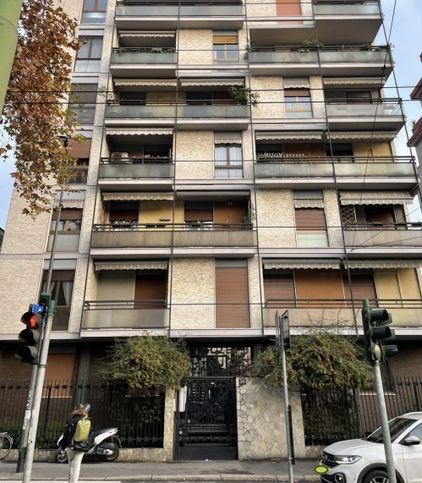 Box/posto auto in residenziale in Viale Fulvio Testi 56