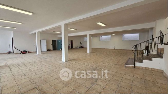 Ufficio in commerciale in 