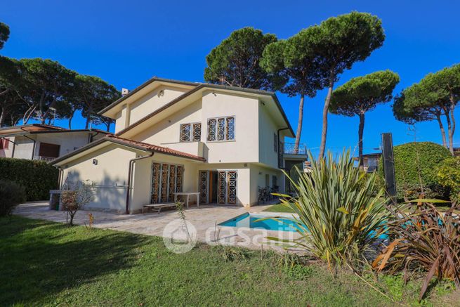 Villa in residenziale in Via Leonardo Da Vinci 86
