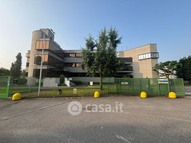 Ufficio in commerciale in Via Cassanese 100