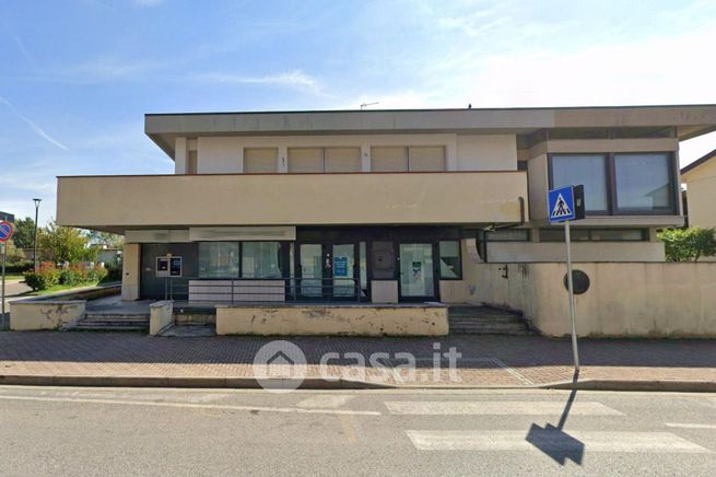 Ufficio in commerciale in Via Mario Bercilli 22