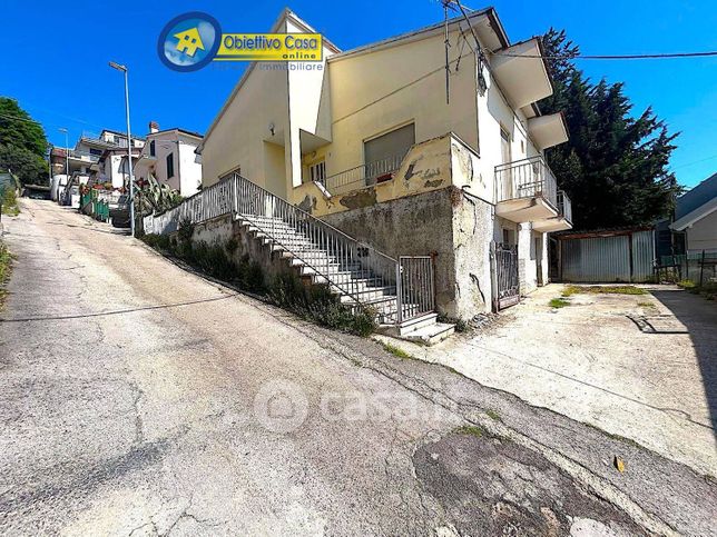 Casa indipendente in residenziale in Via Oliva Petrella 6