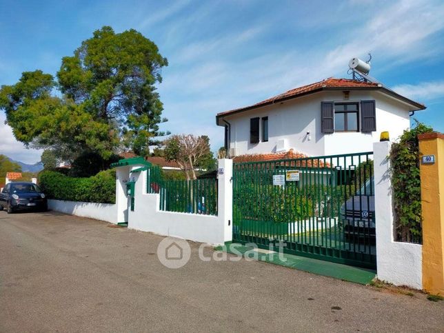 Casa indipendente in residenziale in 