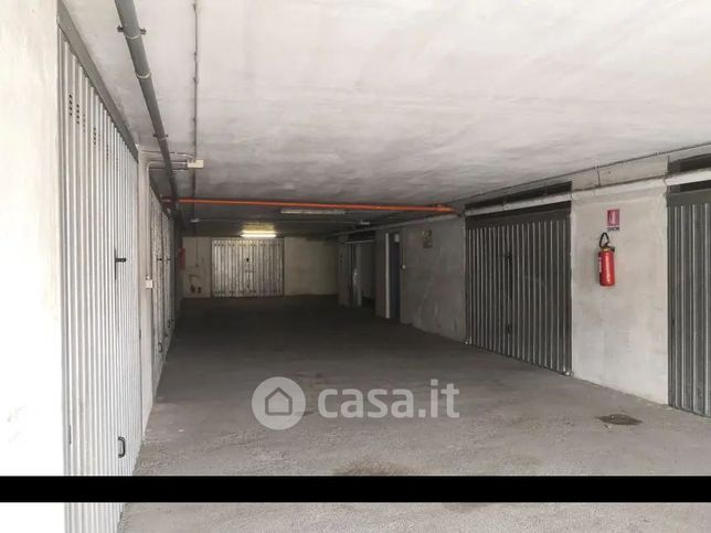 Garage/posto auto in residenziale in Via Giosué Carducci