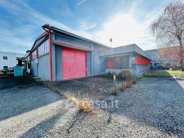 Capannone in commerciale in Via San Gottardo 1