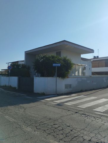 Casa bi/trifamiliare in residenziale in Via Serrenti 81