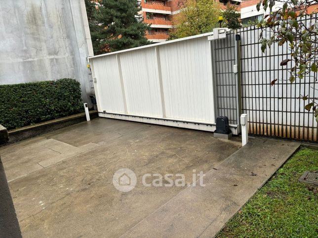 Garage/posto auto in residenziale in Via Fogazzaro Milano 19