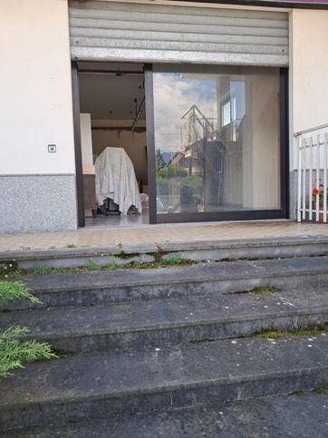Ufficio in commerciale in Via Vallemiccina 26