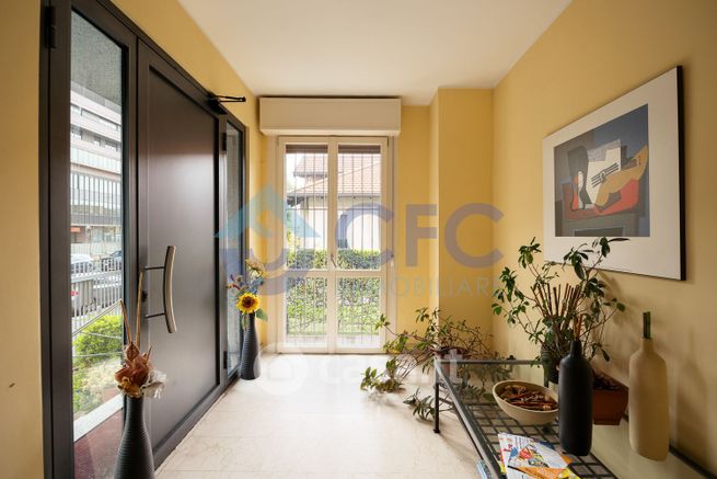 Ufficio in commerciale in Via Torquato Taramelli 37