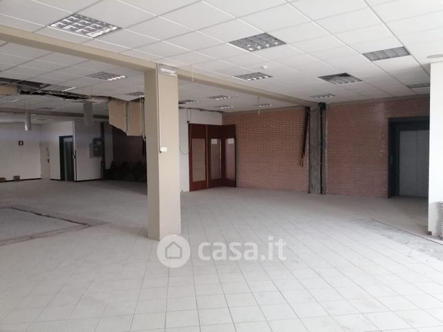 Ufficio in commerciale in Via Statale