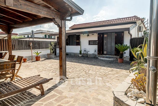 Casa indipendente in residenziale in Via la schiana