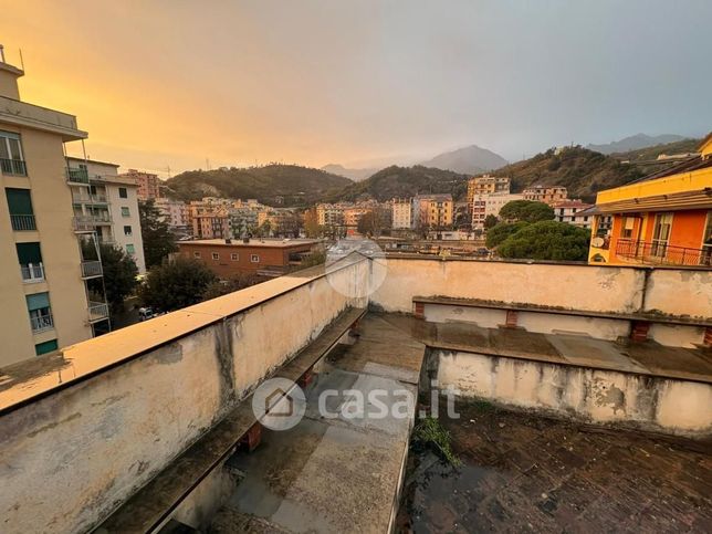 Capannone in commerciale in Via Rati 13