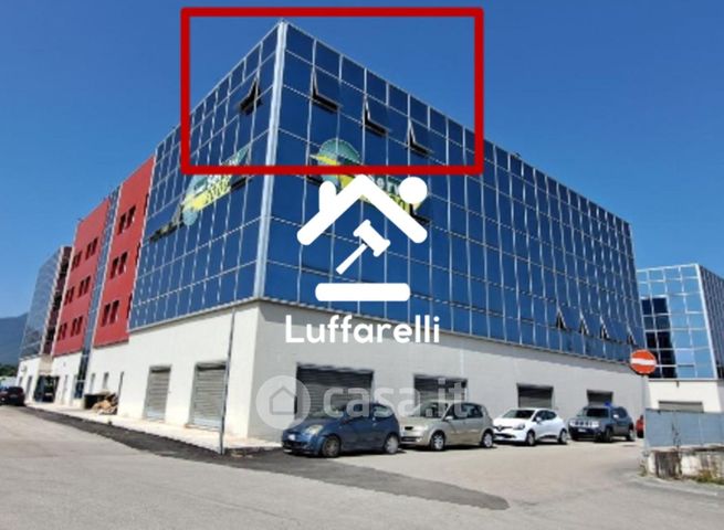 Ufficio in commerciale in Via Morolense