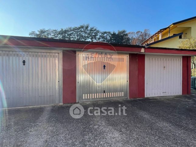 Garage/posto auto in residenziale in Via Lombardia 61