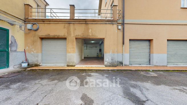 Box/posto auto in residenziale in Viale dei Flavi 36