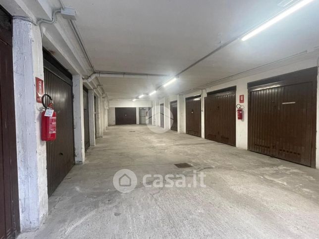 Box/posto auto in residenziale in Strada Bialera 13