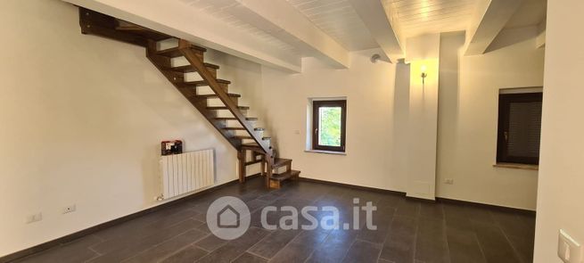 Casa indipendente in residenziale in 