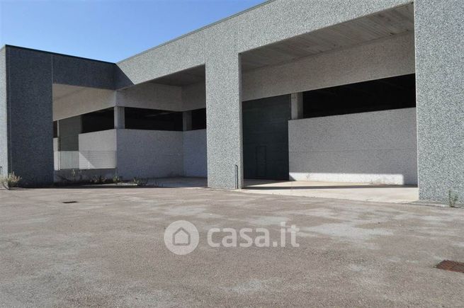 Capannone in commerciale in Strada Colle d'Alba di Levante 271
