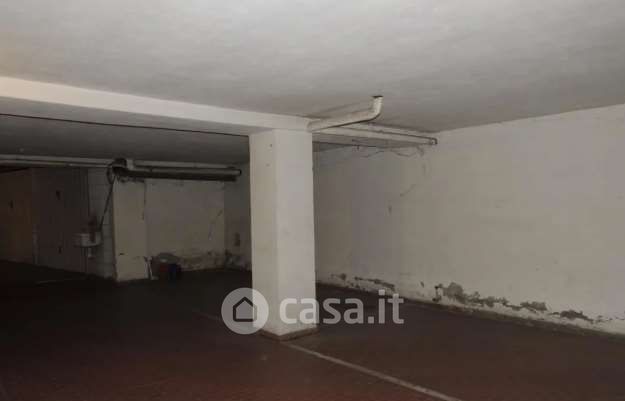Box/posto auto in residenziale in Via del Pozzo