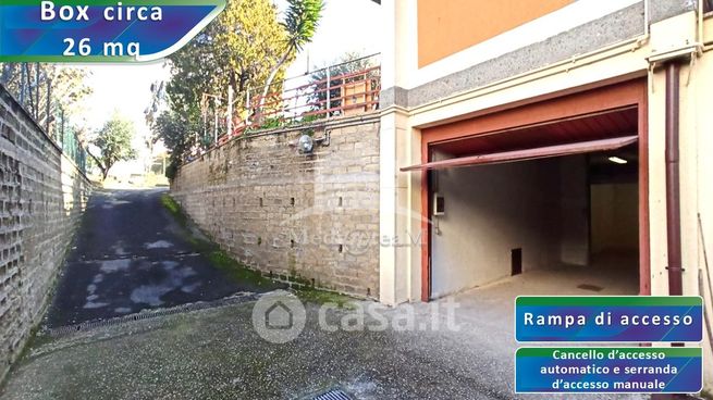 Garage/posto auto in residenziale in Via di Torre Morena