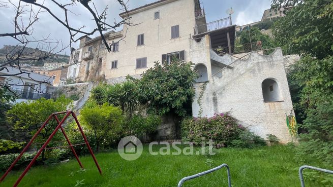 Casa indipendente in residenziale in Via Europa 149