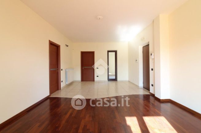 Appartamento in residenziale in Via Monza 2