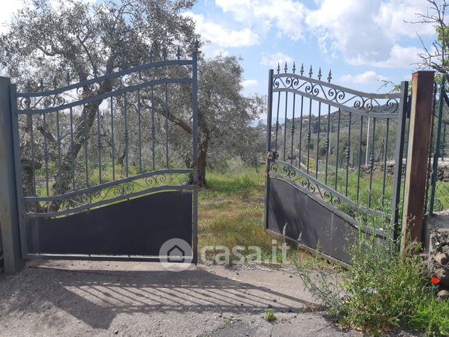 Terreno agricolo in commerciale in Contrada Distacchi