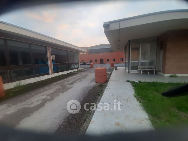Capannone in commerciale in Via Laurentina