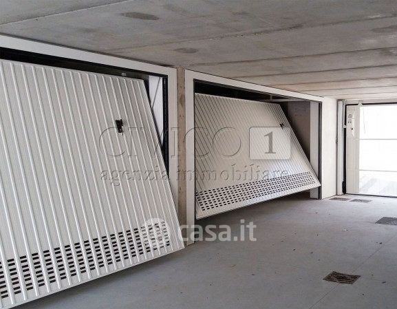 Box/posto auto in residenziale in Viale Po
