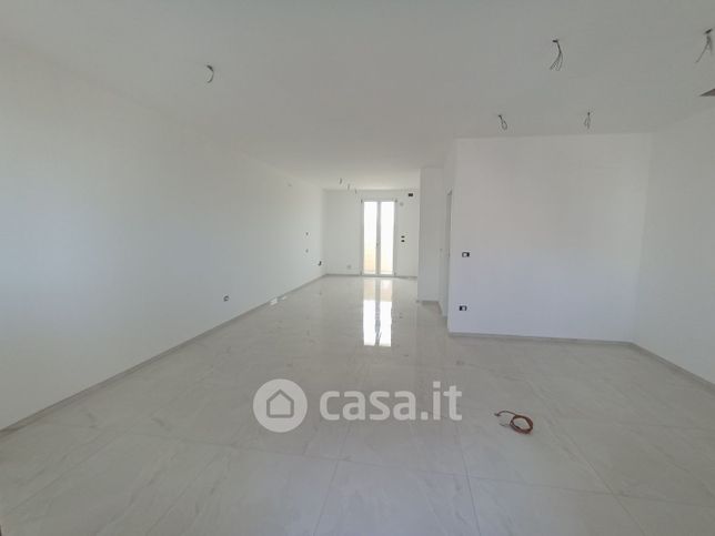 Casa bi/trifamiliare in residenziale in Via Trani