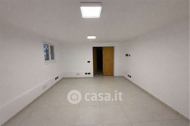 Ufficio in commerciale in Via U. Sbrillanci 13