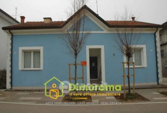 Casa indipendente in residenziale in Viale Porto Palos 112