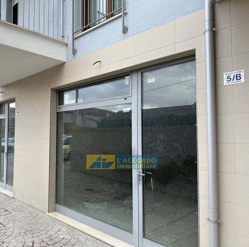 Ufficio in commerciale in Via Sulmona 5