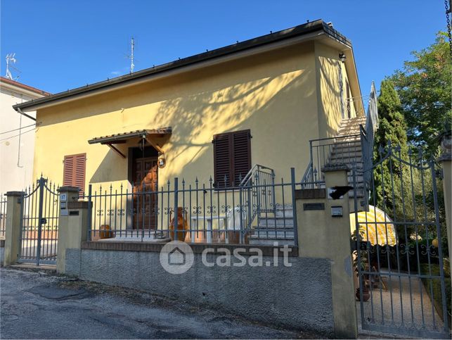 Casa indipendente in residenziale in Via Volturno