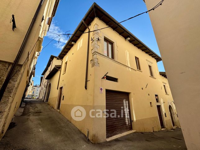 Casa indipendente in residenziale in Via Pavesi