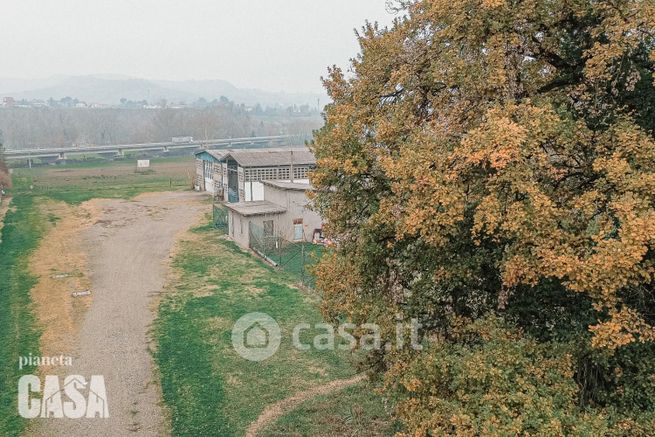 Capannone in commerciale in 