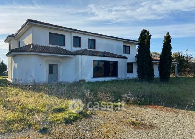 Villa in residenziale in Via Pratica di Mare