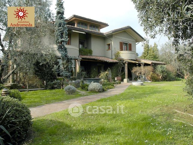 Villa in residenziale in Via della Barbiera