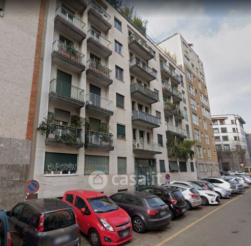 Ufficio in commerciale in Via Ippolito Nievo 23