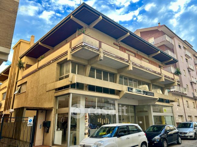 Ufficio in commerciale in Via Campania 86