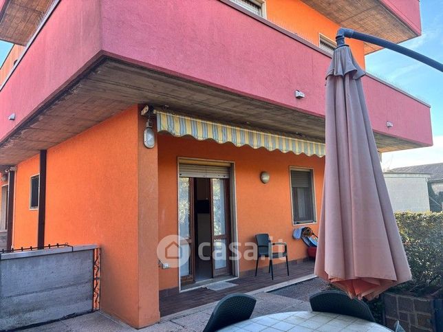 Casa bi/trifamiliare in residenziale in Via Roma