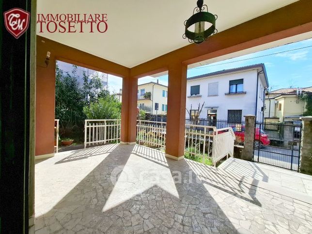 Villa in residenziale in Via Noventa Vicentina