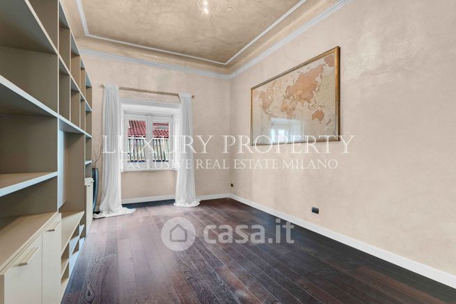 Appartamento in residenziale in Via Manfredo Camperio